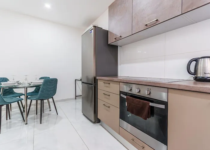 Fam Glam Comfort * Λάρνακα