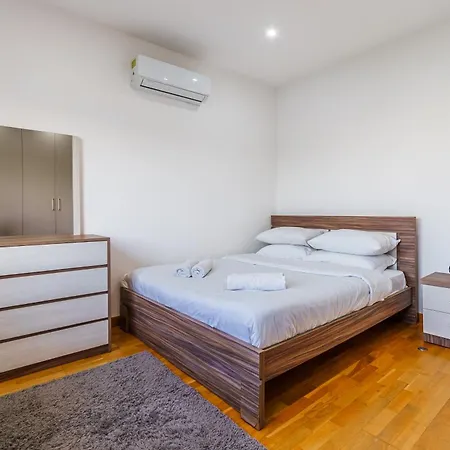 公寓 Fam Glam Comfort 拉纳卡