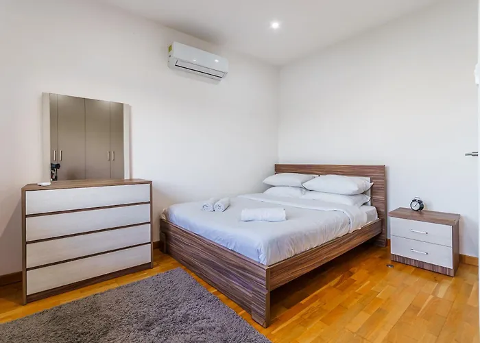 公寓 Fam Glam Comfort 拉纳卡